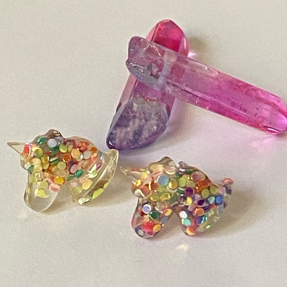 ๐Sale ๐2 for $10 NWOT Kawaii sparkle confetti unicorn post earrings school - Picture 2 of 6